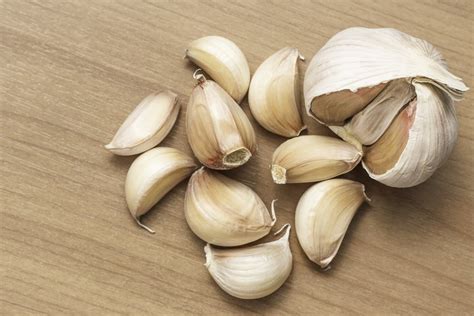 can cooked garlic cause botulism